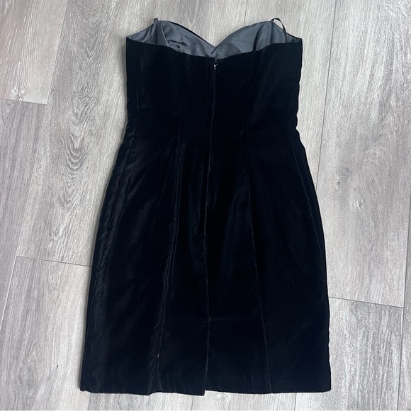 The Limited Black Strapless Velvet Mini Dress Sweetheart Neckline 2 Holiday NYE - Picture 7 of 11